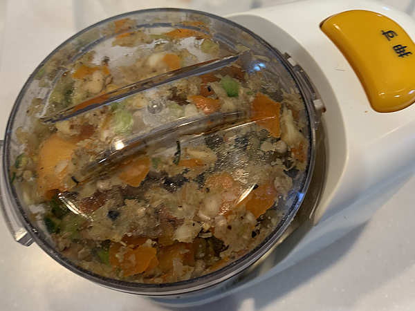 刻んだ野菜クズ
