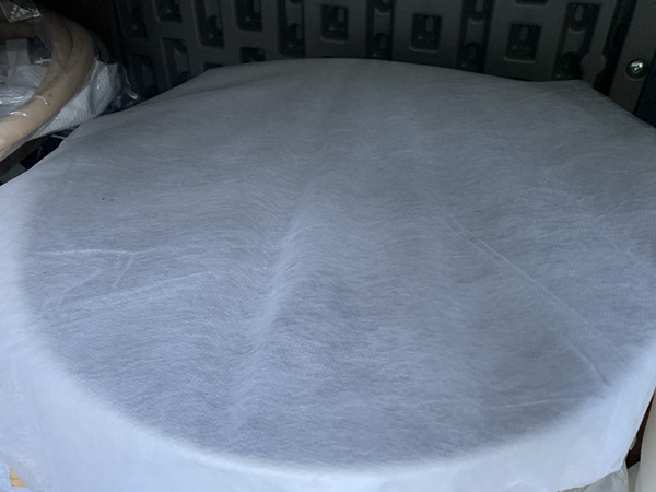 不織布シートを被せる