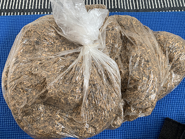 空気が無くなり袋はペッタンコに