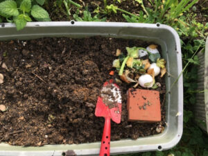 大きいサイズのプランターをミミズコンポストに使用する